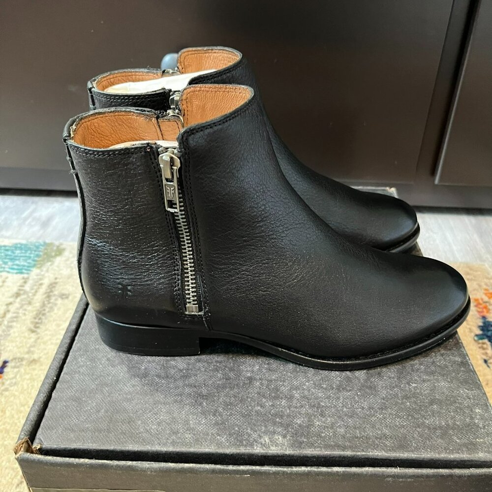 Frye Carly Double Zip Booties Ankle Boots, Black Leather, US 6.5 - New in Box! - Picture 5 of 11